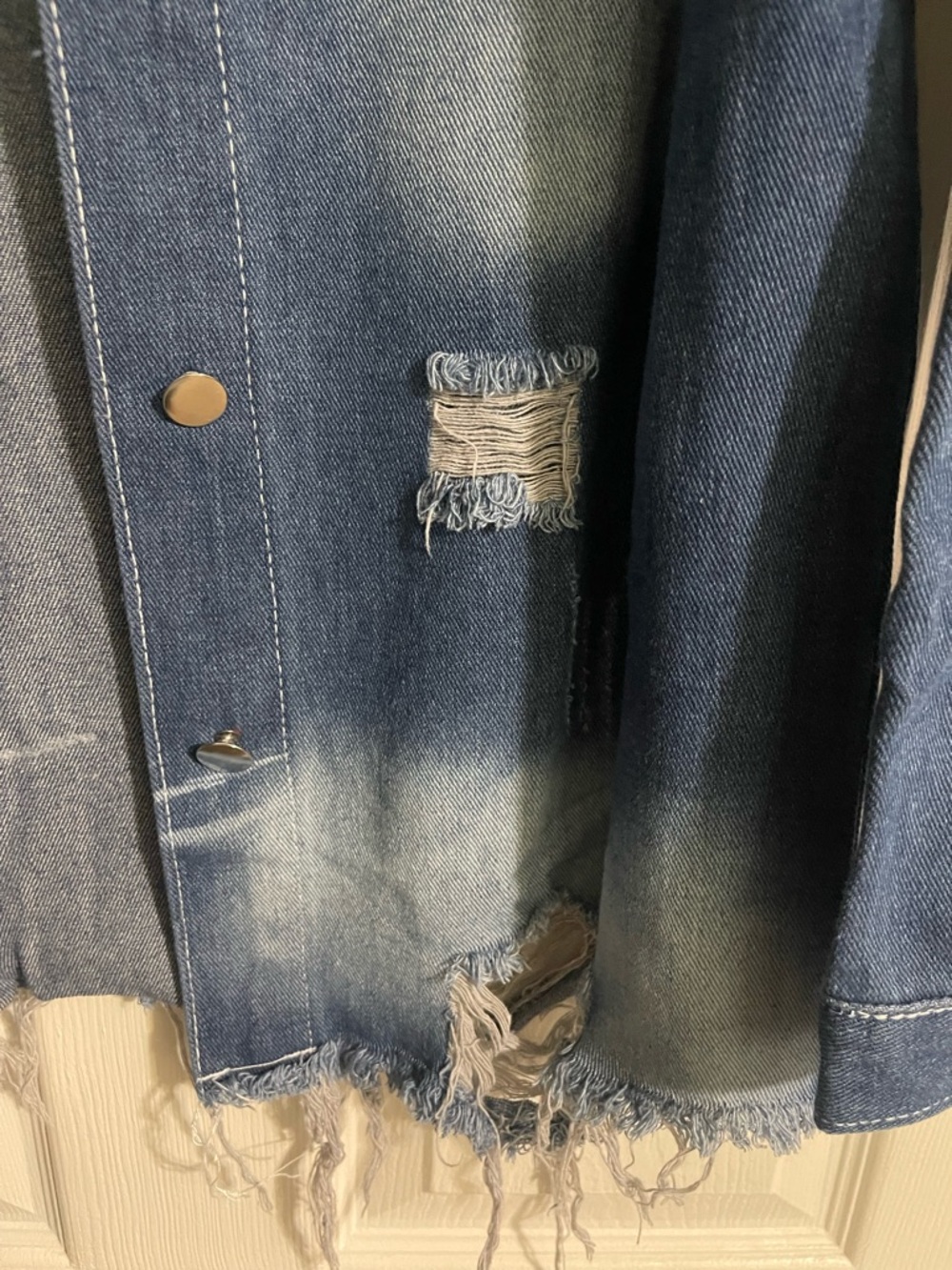 New Women’s Boutique Denim Distressed Jacket - Picture 4 of 5